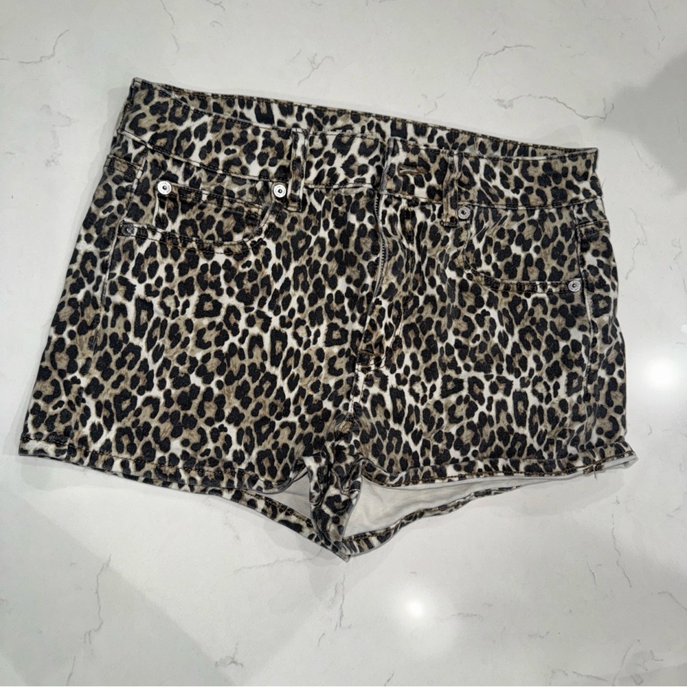 American Eagle outfitters next level stretch size 8 cheetah print jean shorts